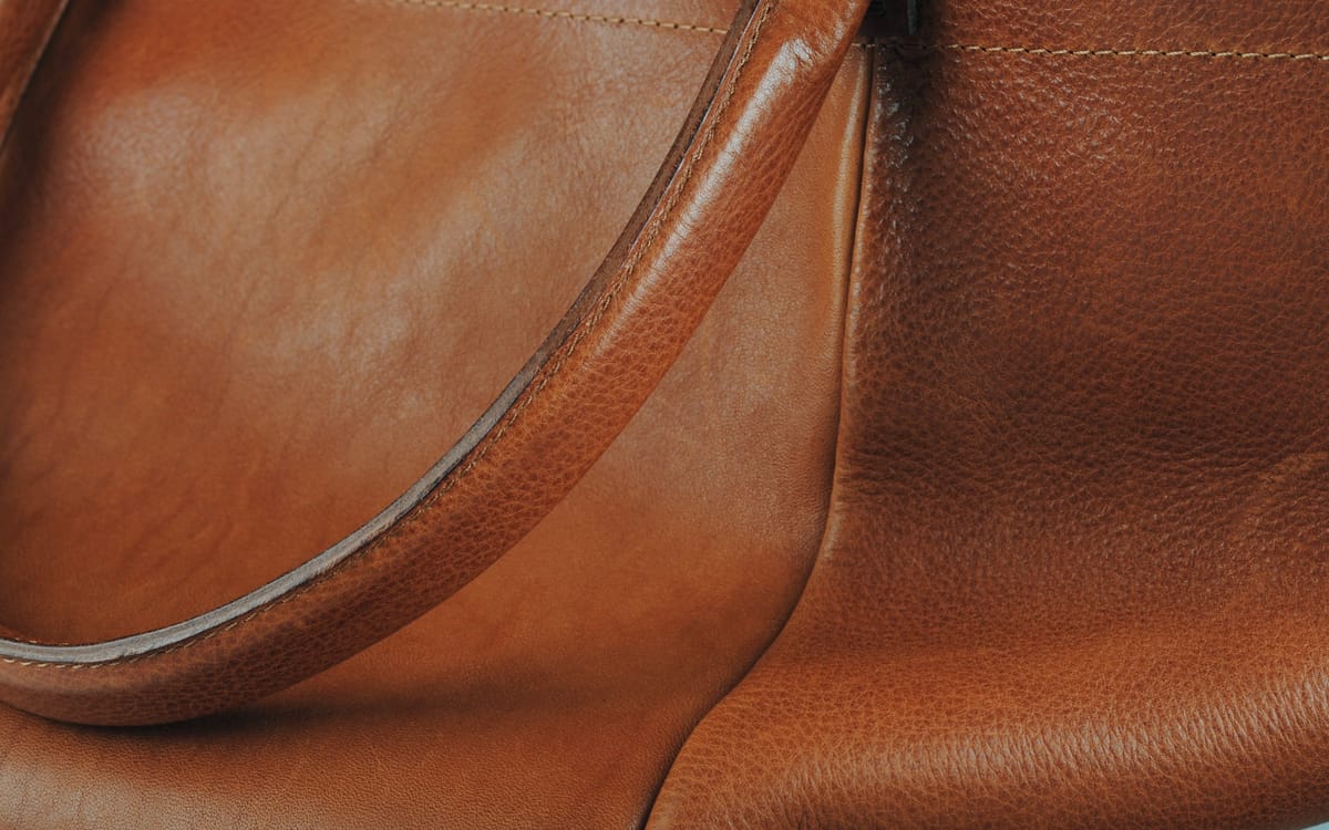 Detalle de un producto de cuero premium