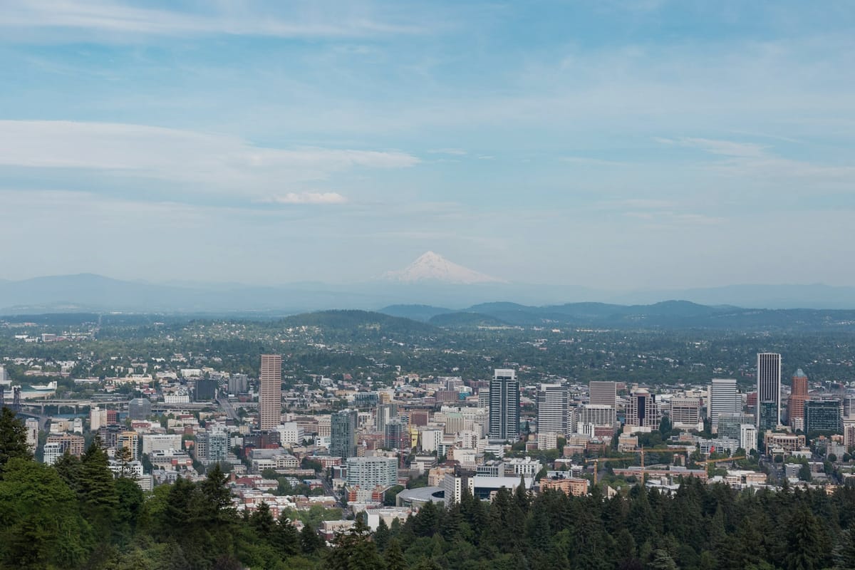 Vista de Portland con el monte Hood